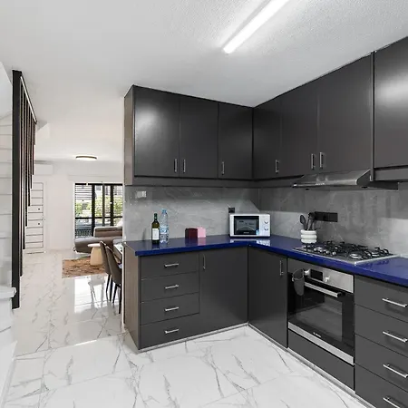 Violetta Gardens 3bdr Modern House By Vichy Holidays Villa *