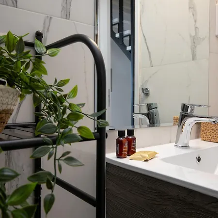 Villa Violetta Gardens 3bdr Modern House By Vichy Holidays