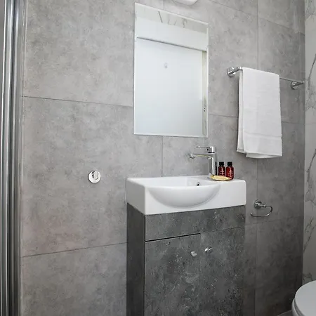Villa Violetta Gardens 3bdr Modern House By Vichy Holidays