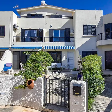 Violetta Gardens 3bdr Modern House By Vichy Holidays Paphos