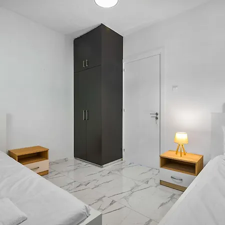 Violetta Gardens 3bdr Modern House By Vichy Holidays *