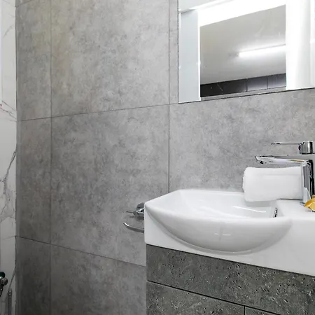 Violetta Gardens 3bdr Modern House By Vichy Holidays Villa *