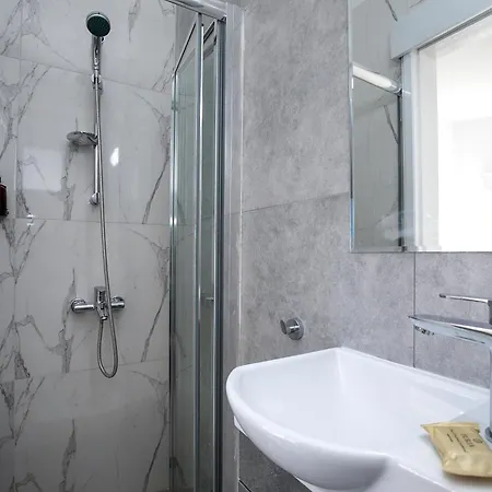 Violetta Gardens 3bdr Modern House By Vichy Holidays